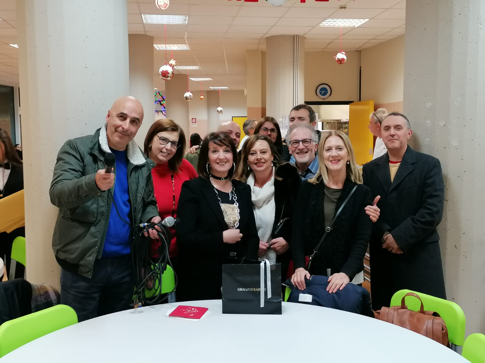 Il team degli educatori ed educatrici del Convitto Costaggini riuniti per la Festa di Natale 2024