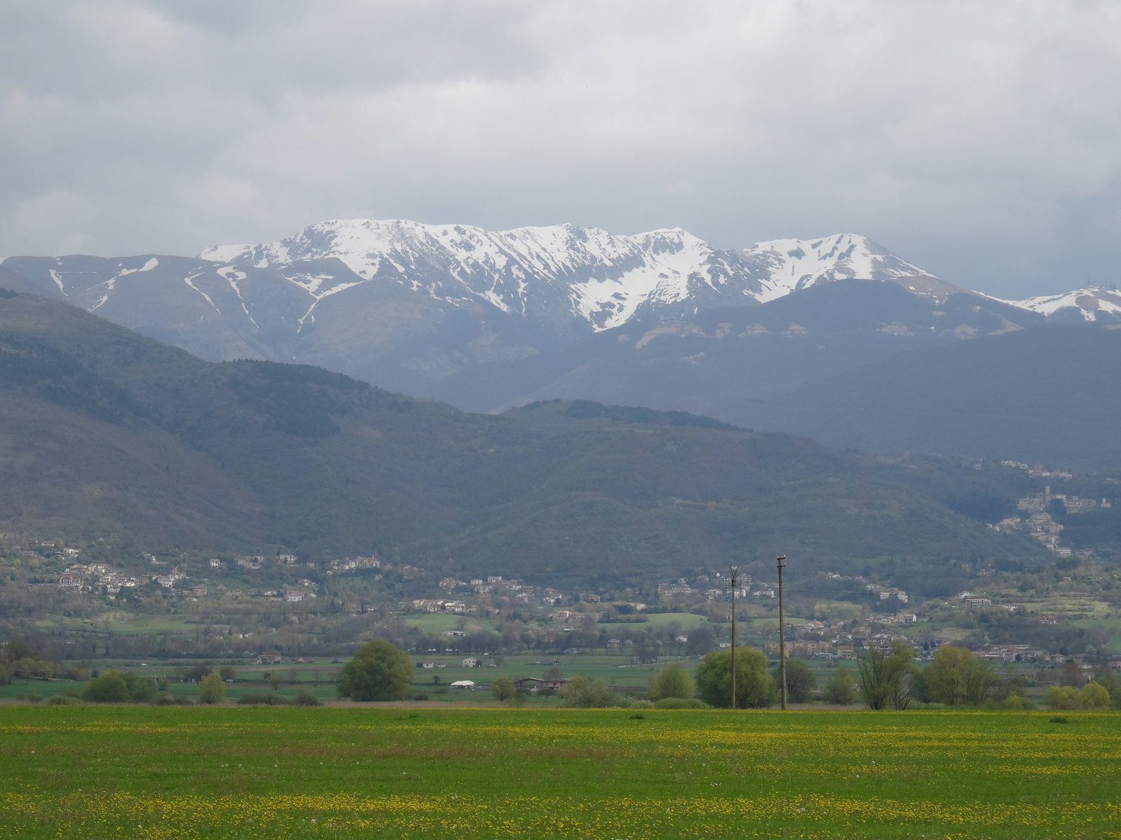 Monte Terminillo con neve visto dalla piana reatina — 2.217 m s.l.m.